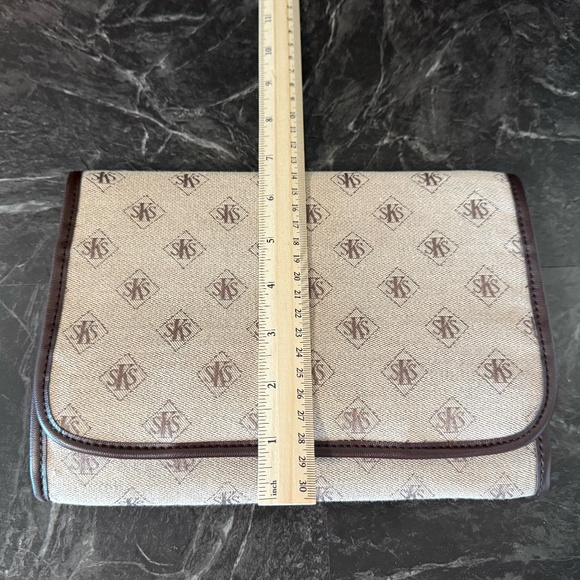 SILVER SAFEKEEPER Travel Toiletry Bags (2) - Picture 11 of 16